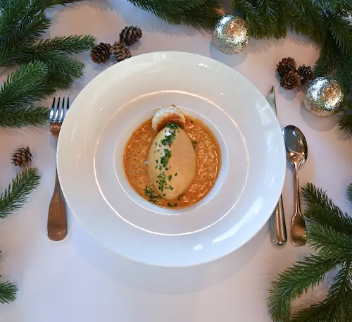 Plat cuisiné Paul Bocuse quenelle sauce homardine